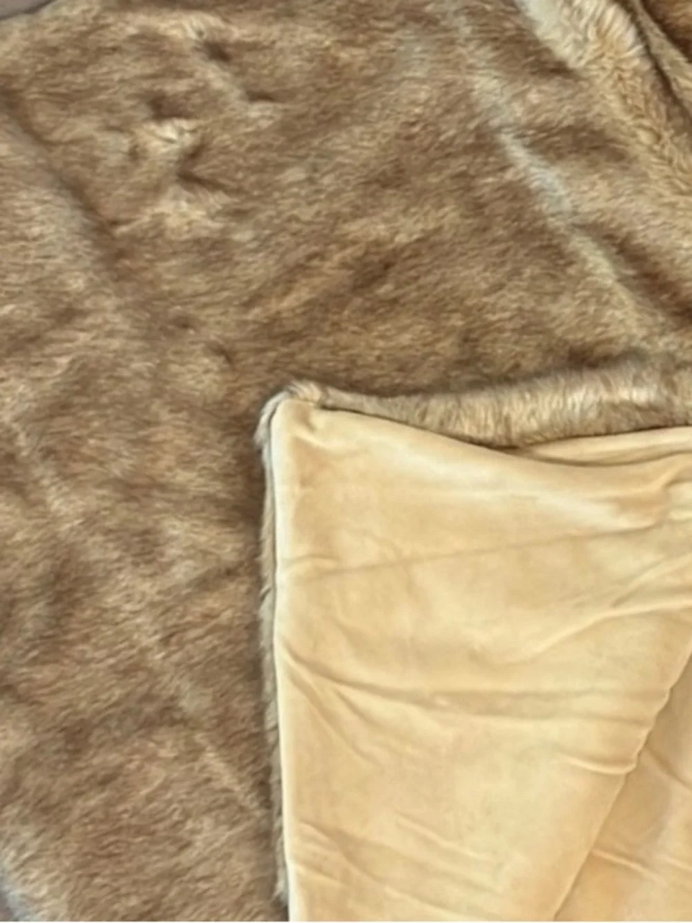 Pottery Barn Kids 60” Camel Ombre Faux Fur Throw 🍁🍂